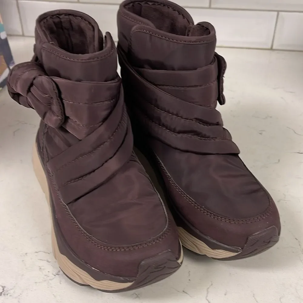 Sketchers Go Walk Max Cushioning Finesse Boot, Burgundy Women’s Size 6